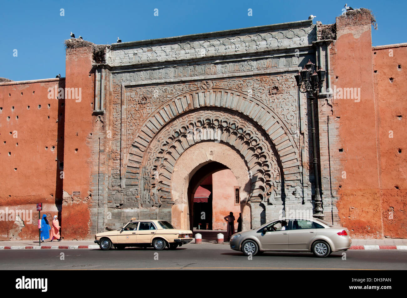 La Porte Bab Agnaou 12ème siècle ( dynastie des Almohades ) mur de ville Marrakech Maroc Banque D'Images