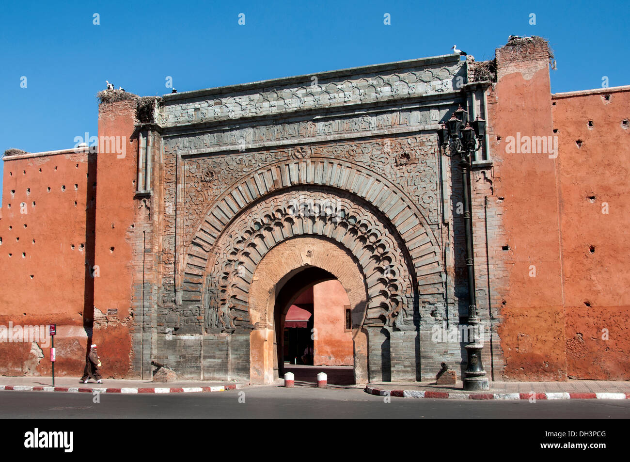 La Porte Bab Agnaou 12ème siècle ( dynastie des Almohades ) mur de ville Marrakech Maroc Banque D'Images