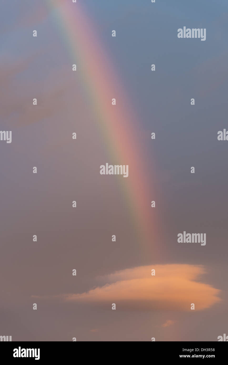 Rainbow au-dessus de la montagne Dundret, Suède Banque D'Images
