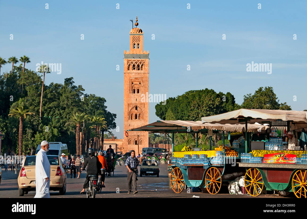 Marché nocturne de produits alimentaires est un Jamaa el Fna square et de la place du marché de la médina de Marrakech (vieille ville) Maroc Banque D'Images