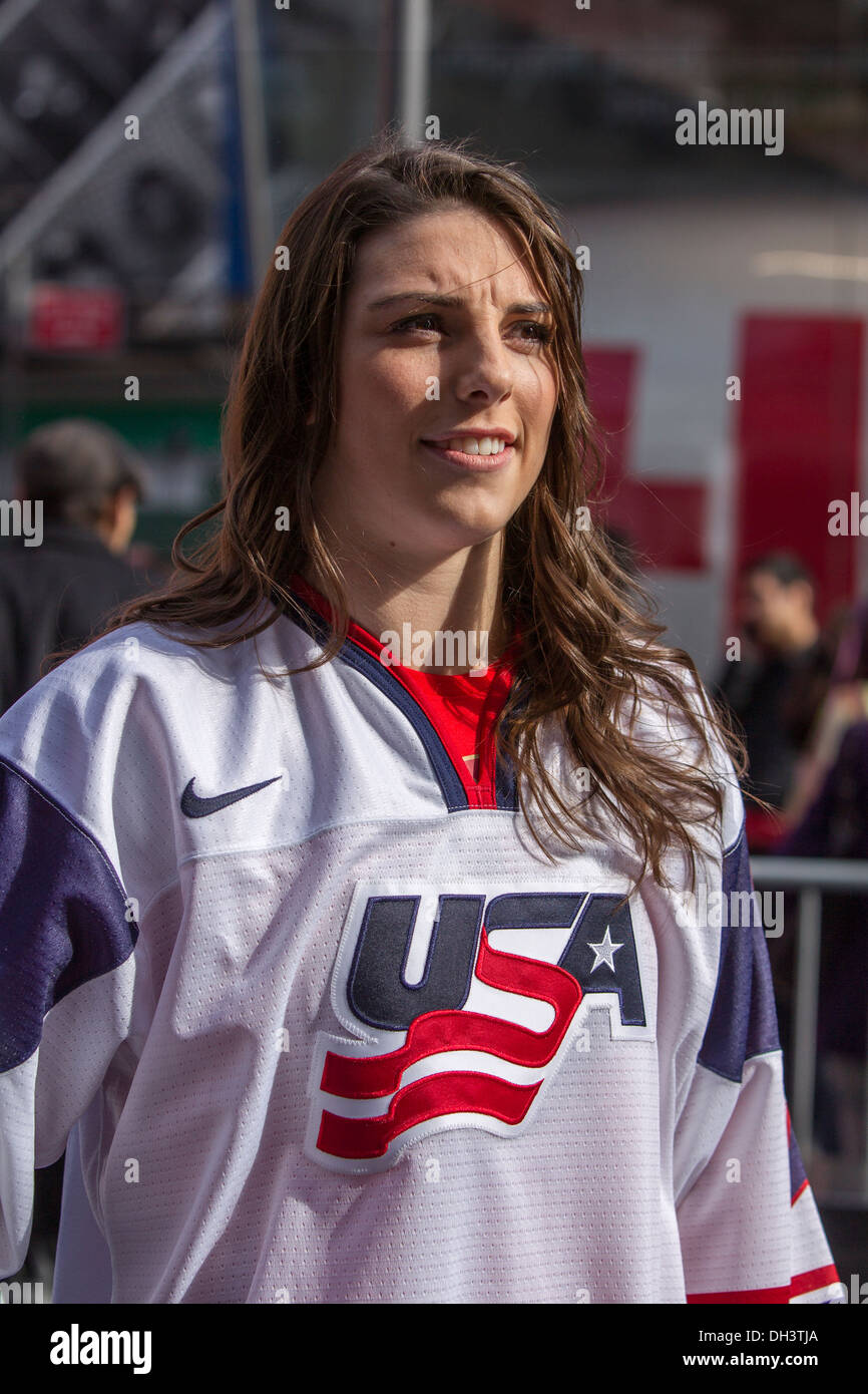 Hilary Knight à l'USOC 100 jours à l'Jeux olympiques d'hiver de 2014 à Sotchi Banque D'Images