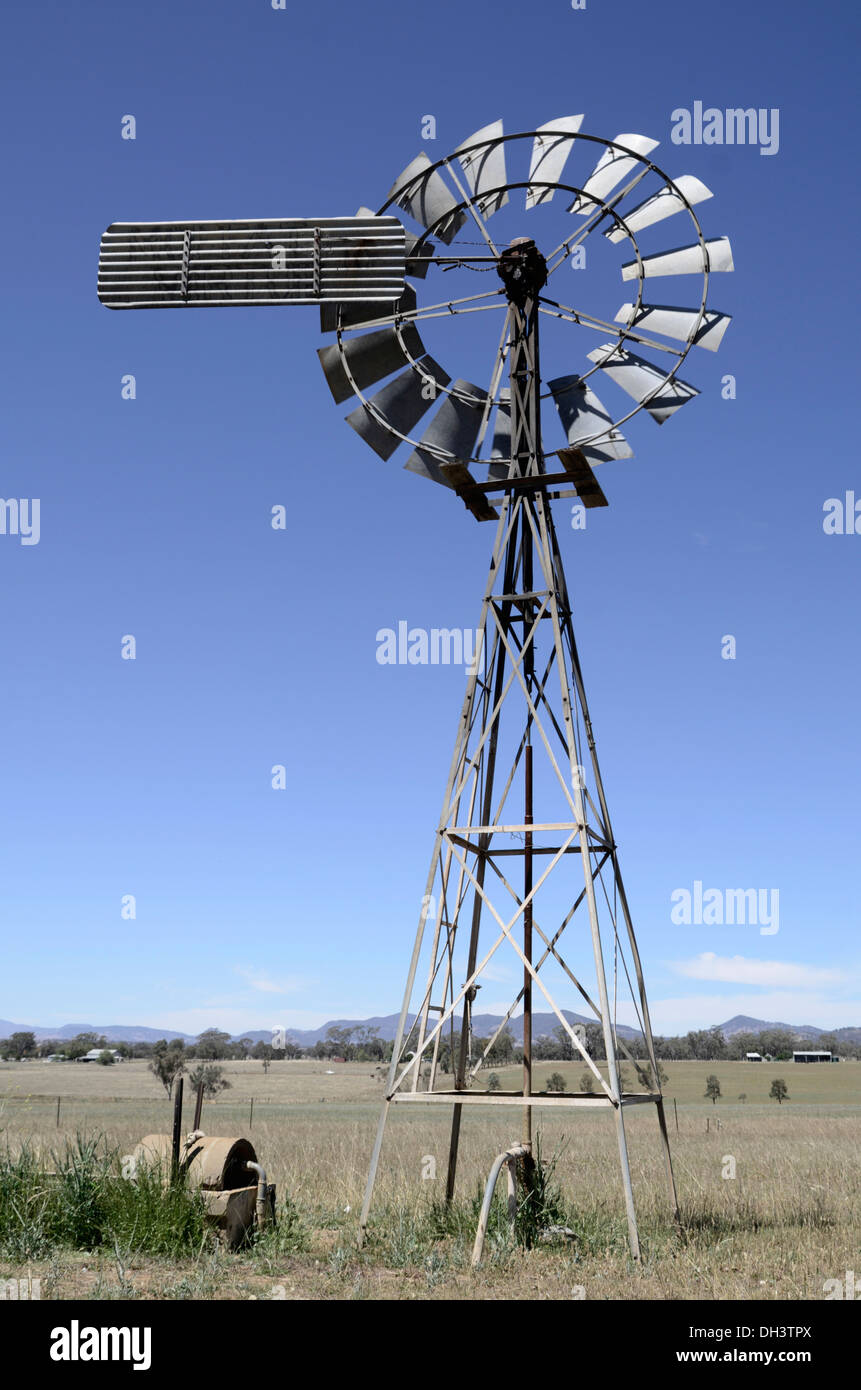 Moulin à vent de la pompe à eau Banque D'Images