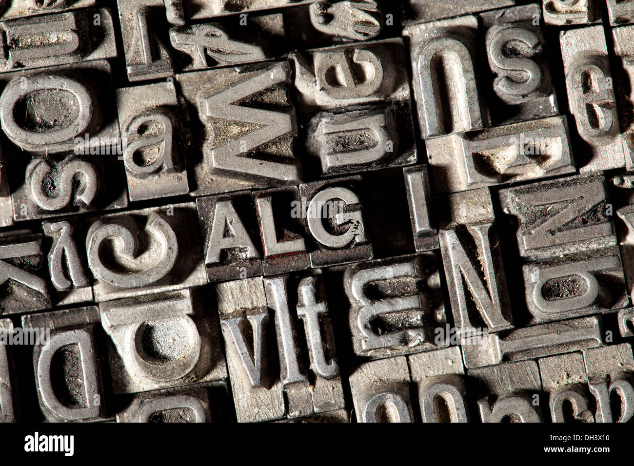 Plomb ancien lettres formant le mot 'je' ALG, Allemand de 'chômage' Banque D'Images