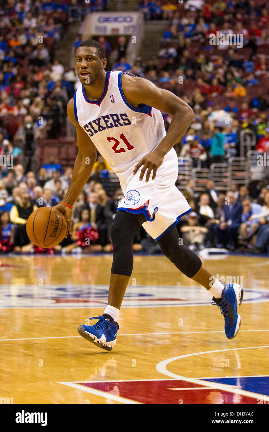 30 octobre 2013 : Philadelphia 76ers petit ailier Thaddeus Young (21) en action au cours de la NBA match entre le Heat de Miami et les Philadelphia 76ers au Wells Fargo Center de Philadelphie, Pennsylvanie. Les 76ers gagner 114-110. Christopher Szagola/Cal Sport Media Banque D'Images