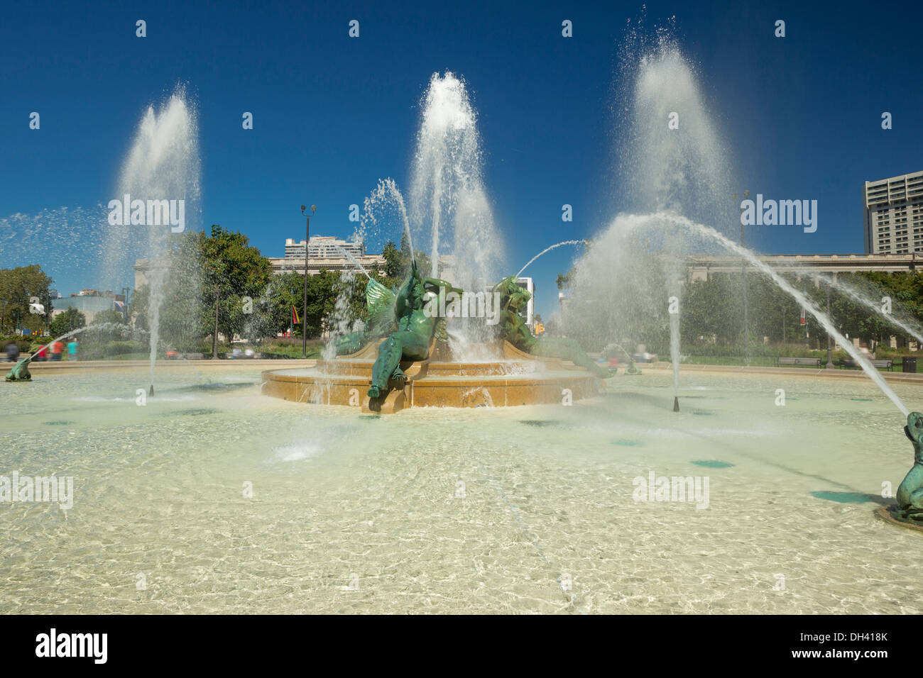 SWANN FOUNTAIN (©ALEXANDER STIRLING CALDER 1924) LOGAN CIRCLE PARKWAY PHILADELPHIA PENNSYLVANIA USA Banque D'Images