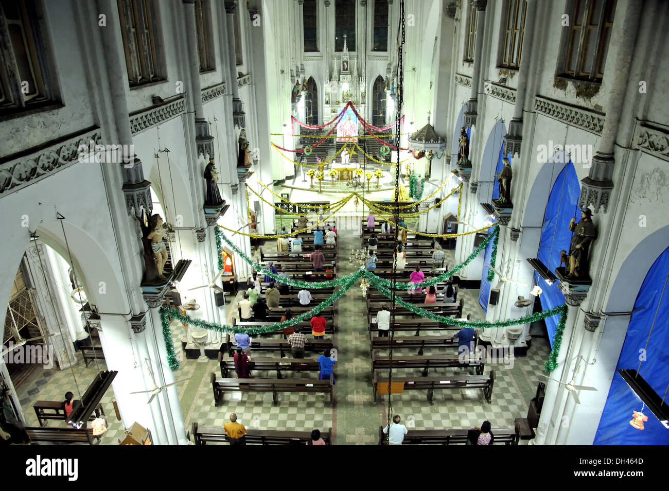 Intérieur de l'Église à Byculla Gloria Mumbai Maharashtra Inde Banque D'Images