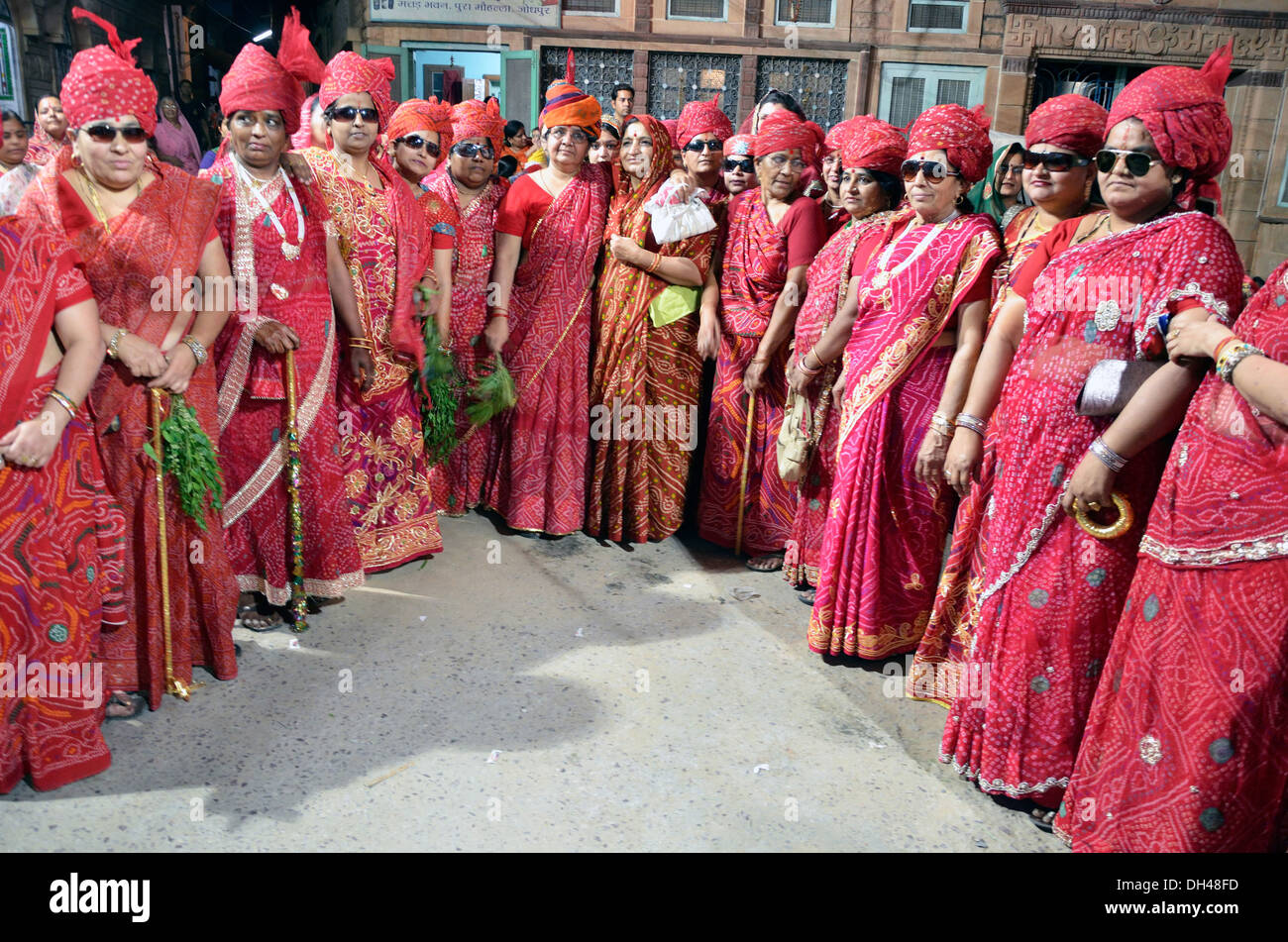 Les femmes avec turban et lunettes noires Rajasthan Inde Asie Banque D'Images