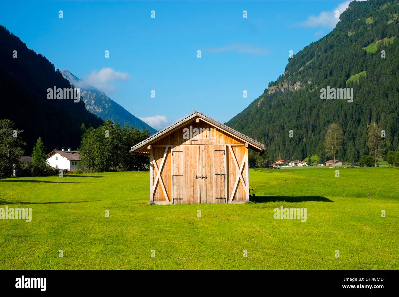 Grange dans la vallée Aurina, Tyrol du sud, Italie Banque D'Images