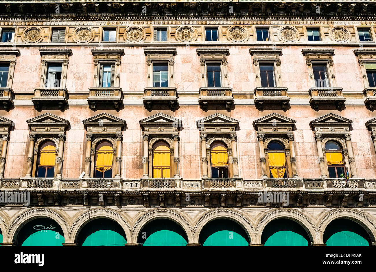 Bâtiment historique sur la Piazza Duomo, Milan, Italie Banque D'Images