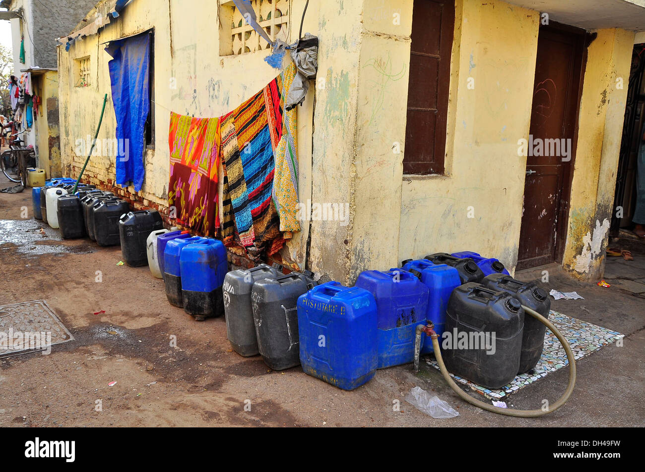 Bidon D'Eau 80 L En Polyéthylène - Avec Robinet - Pour Stockage Maison, Jardin, Camping - Grande Capacité