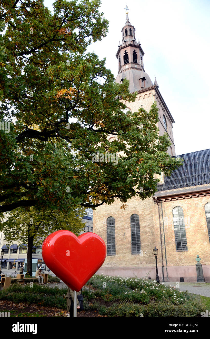 Monument à cœur la cathédrale d'Oslo pour commémorer les explosions de Anders Behring Breivik Oslo Norvège Banque D'Images