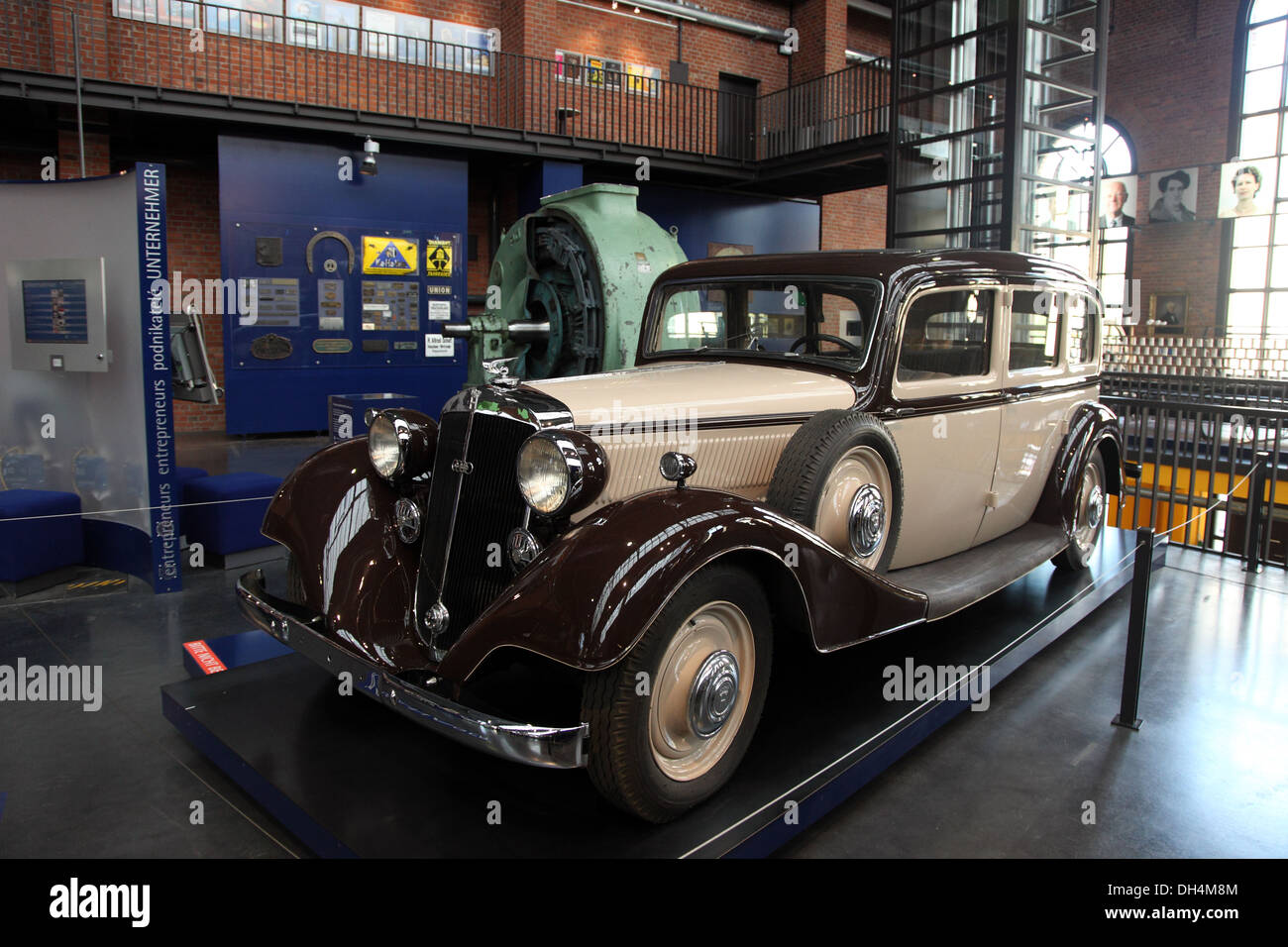 Horch 1935 Limousine Pullman exposées dans le Musée de l'Industrie Chemnitz Allemagne Banque D'Images