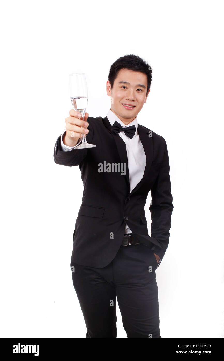 Man in tuxedo holding a glass of champagne Banque D'Images
