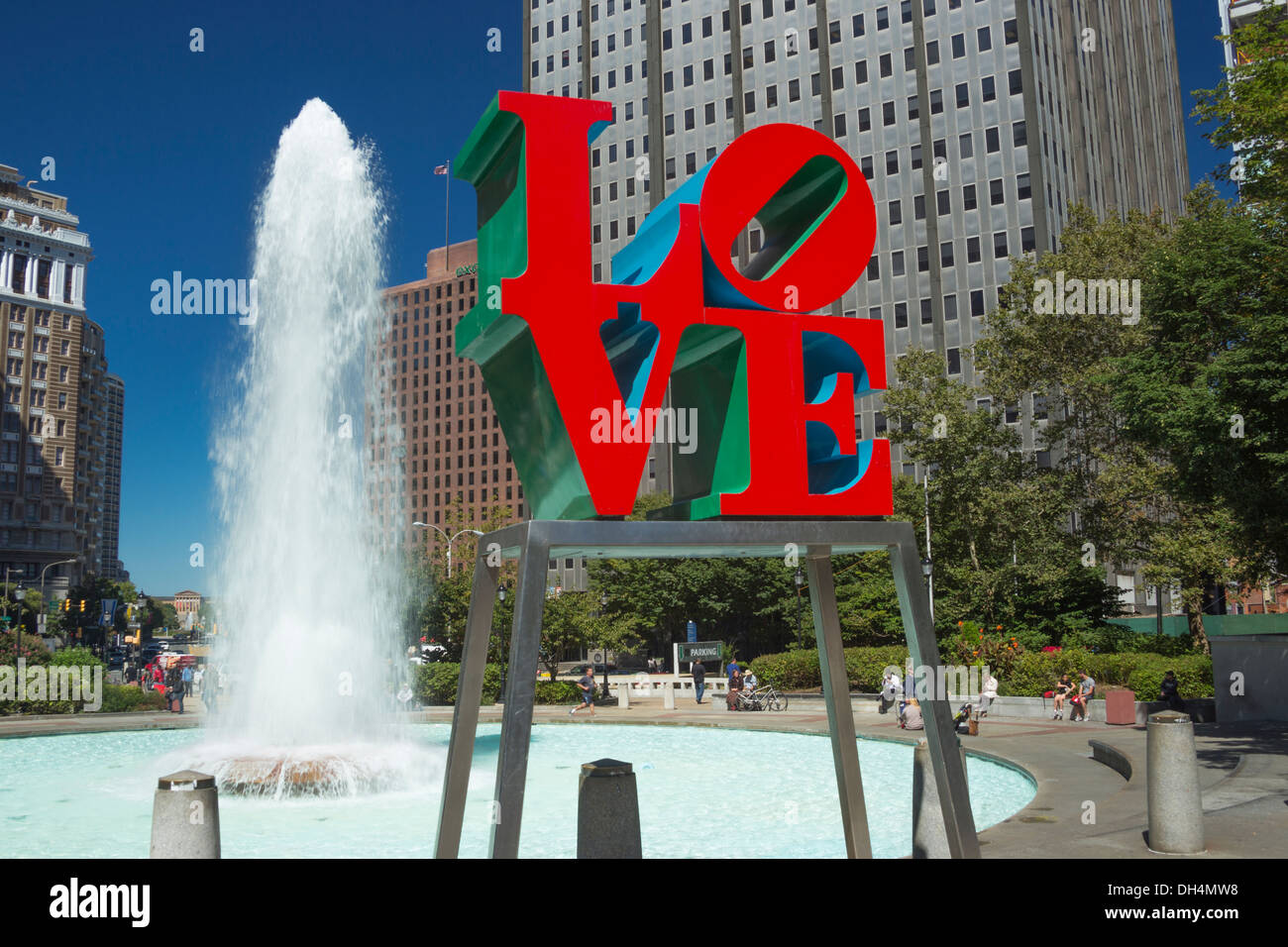 SCULPTURE D'AMOUR (©ROBERT INDIANA 1970) KENNEDY PLAZA DOWNTOWN PHILADELPHIA PENNSYLVANIA USA Banque D'Images