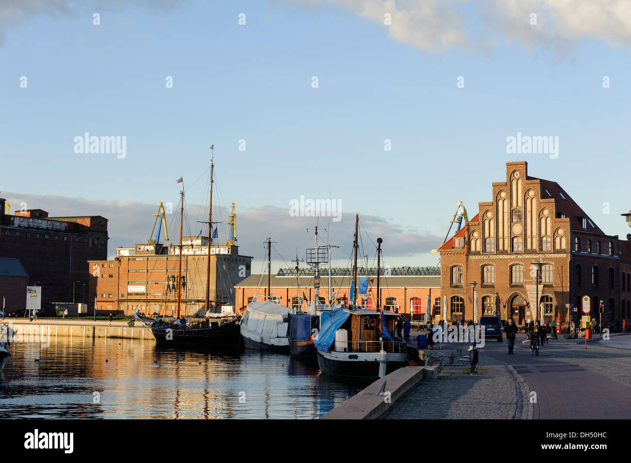 Vieux port de la ville hanséatique de Wismar, Mecklenburg-Hither Occidentale, l'Allemagne, au patrimoine mondial de l'UNESCO Banque D'Images