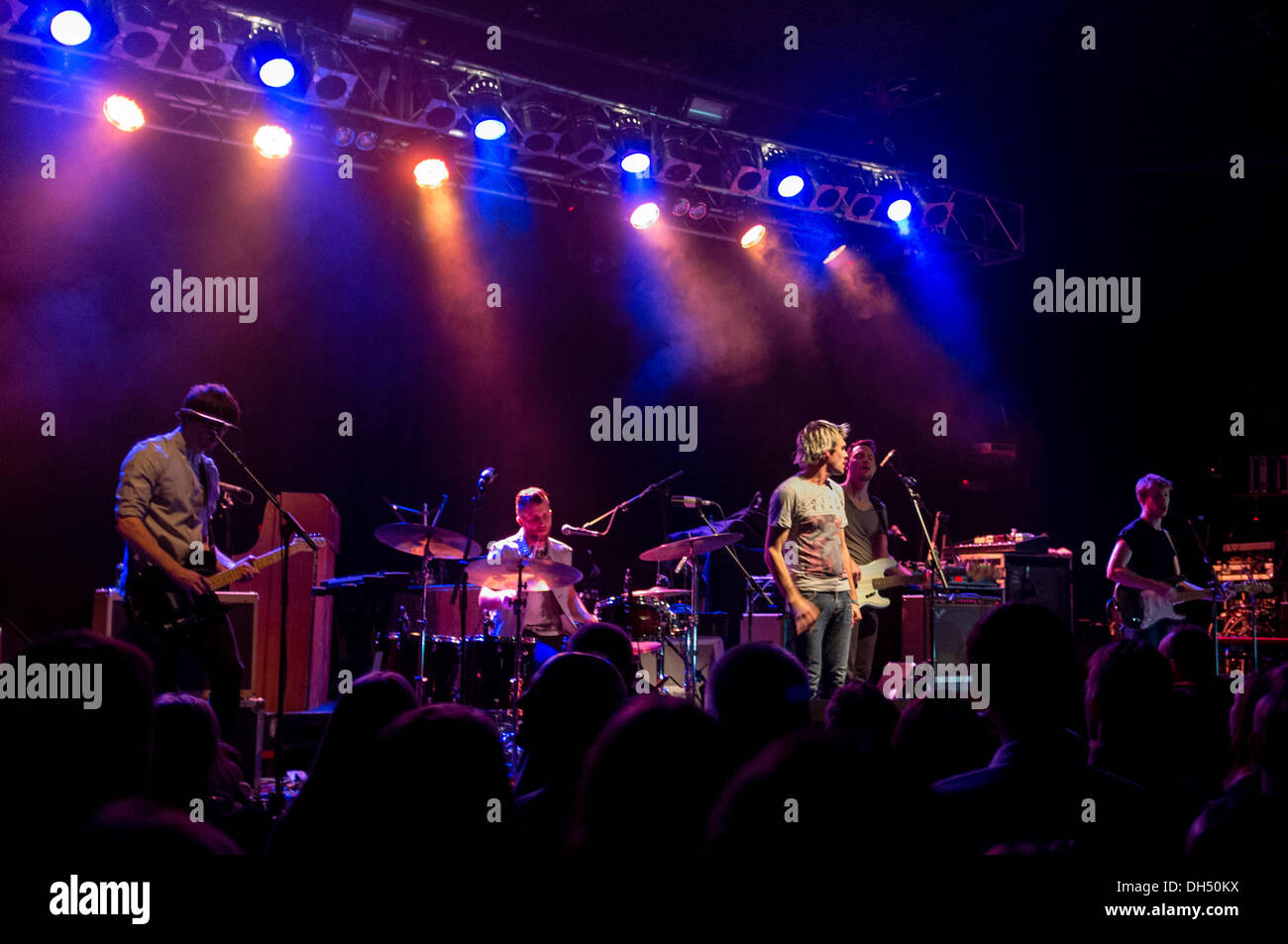 Bristol, Royaume-Uni. 30 octobre 2013. La loi sur l'appui, sur scène Yellowire Crédit : Rob Hawkins/Alamy Live News Banque D'Images