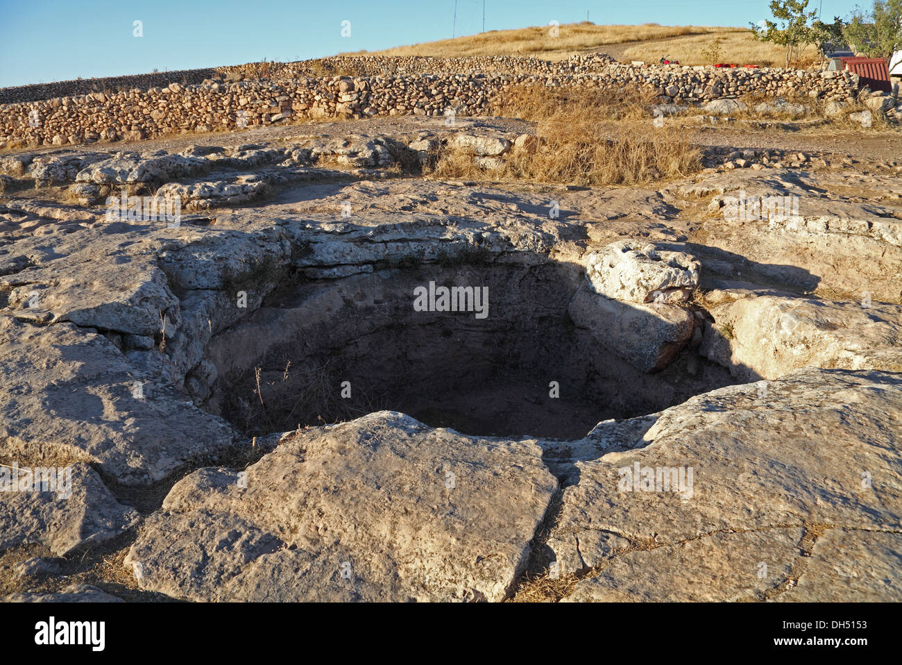 Fosse encastrée de Gobekli Tepe inférieur, section sud sous la butte, province d'Urfa, Turquie Banque D'Images