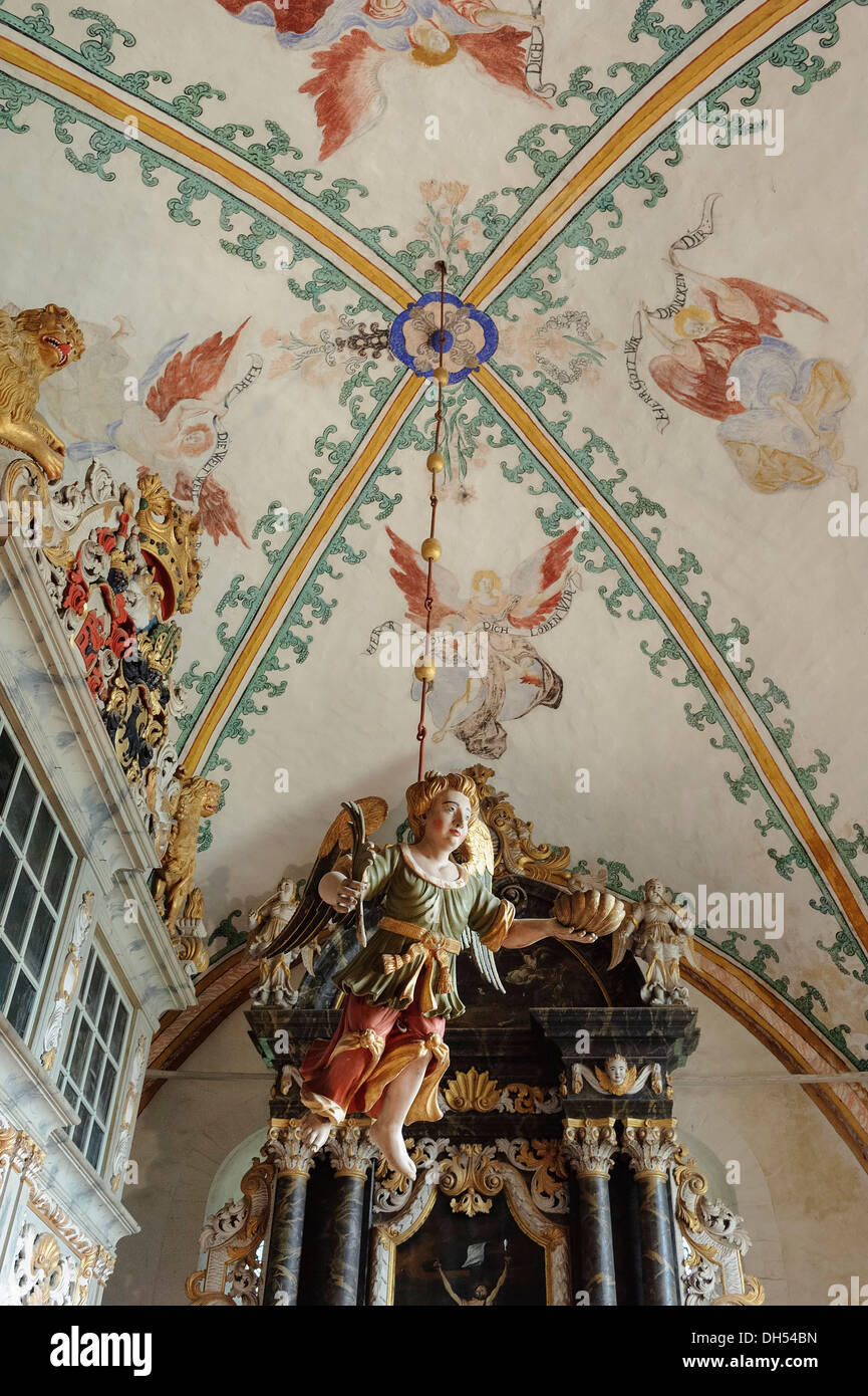 Baptisez angel et intérieur baroque de saint Johannes de Rerik, Mecklenburg-Hither Occidentale, Allemagne Banque D'Images