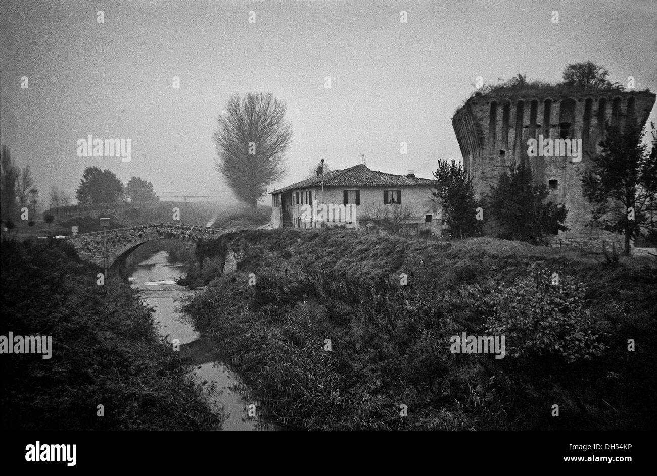 Le cœur vert de l'Italie', de l'Ombrie, se trouve enclavé au centre de l'Italie et est connu pour ses magnifiques paysages et bâtiments Banque D'Images