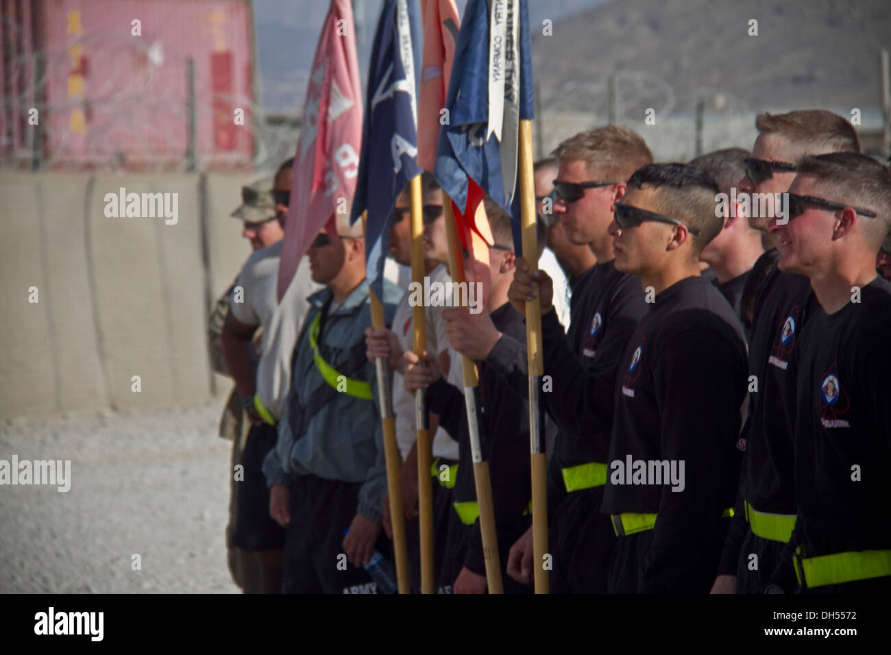 La province de Paktya, Afghanistan - Les soldats de l'armée américaine avec 1er bataillon du 506e Régiment d'infanterie, 4e Brigade Combat Team, 101st Airborne Division (Air Assault), stand et écouter le Lieutenant-colonel Gregory Beaudoin, commandant du 1er Bataillon, 506e Inf. Regt., 4e BCT, Banque D'Images