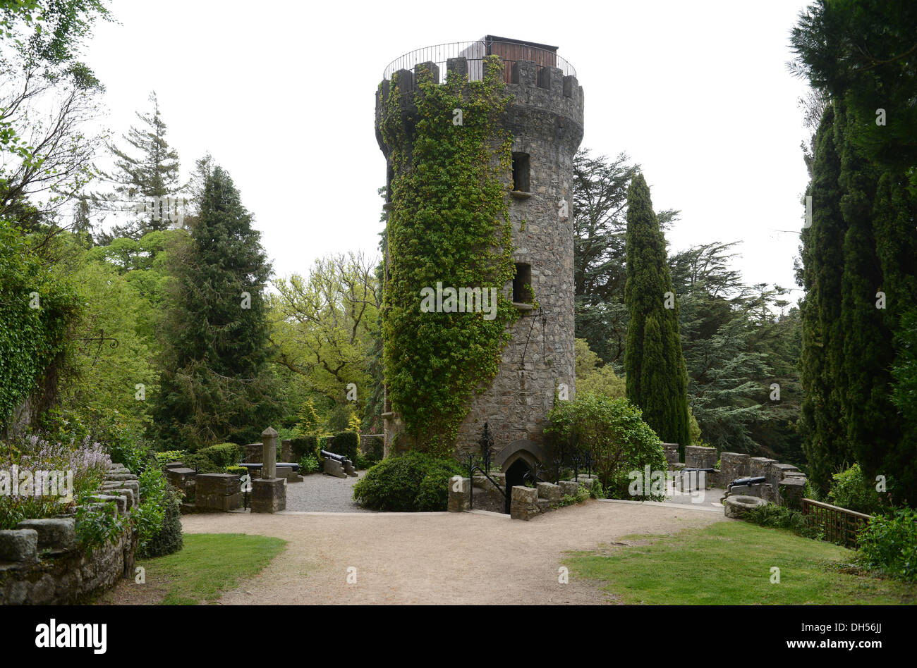 Dans la vallée de la tour Powerscourt Gardens (Wicklow, Irlande). Banque D'Images