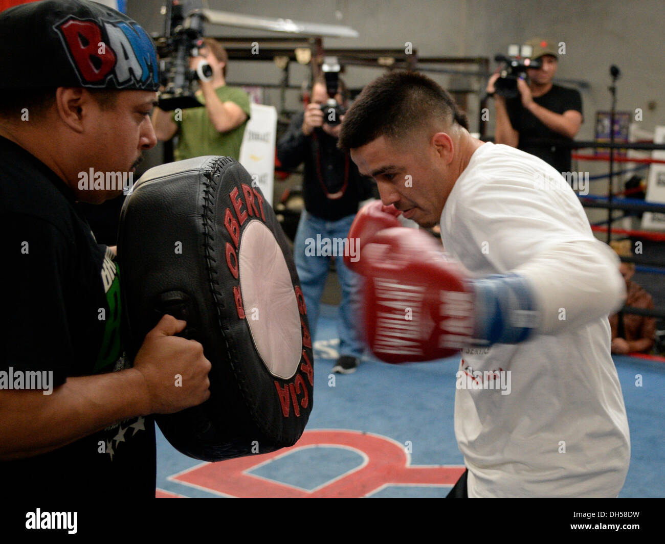 Oxnard, CA, USA. 31 octobre, 2013. L'ancien champion du monde BRANDON ''Bam bam'' RIOS son hôte seulement Médias américains Workout Jeudi, 31 octobre, à l'Académie de boxe Robert Garcia. Rios est en formation profonde pour son très attendu super-légers collision avec Fighter de la décennie, le congressiste MANNY "Pacman" PACQUIAO. Rios part pour Macao le 11 novembre à s'acclimater à l'environnement. Credit : ZUMA Press, Inc./Alamy Live News Banque D'Images