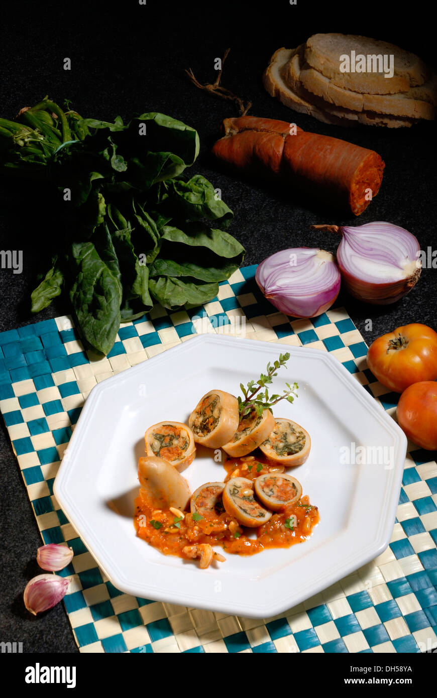 Calamars farcis aux épinards et sobrasada Banque D'Images