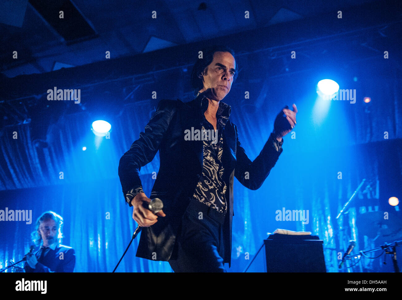 Glasgow, Ecosse, UK . 31 octobre, 2013. Chanteur australien Nick Cave de Nick Cave and the Bad Seeds effectuer sur scène à Barrowlands Ballroom le 31 octobre 2013 à Glasgow : Crédit Kovak Sam/Alamy Live News Banque D'Images