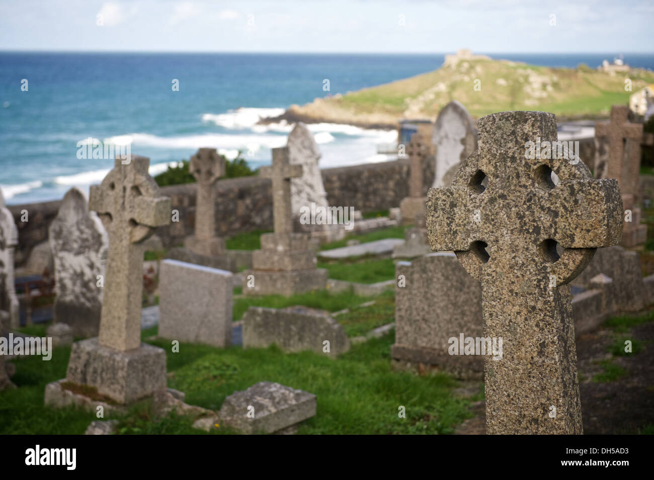 Au-dessus de la plage de Porthmeor cimetière à St Ives Cornwall UK Angleterre Grande-Bretagne Banque D'Images