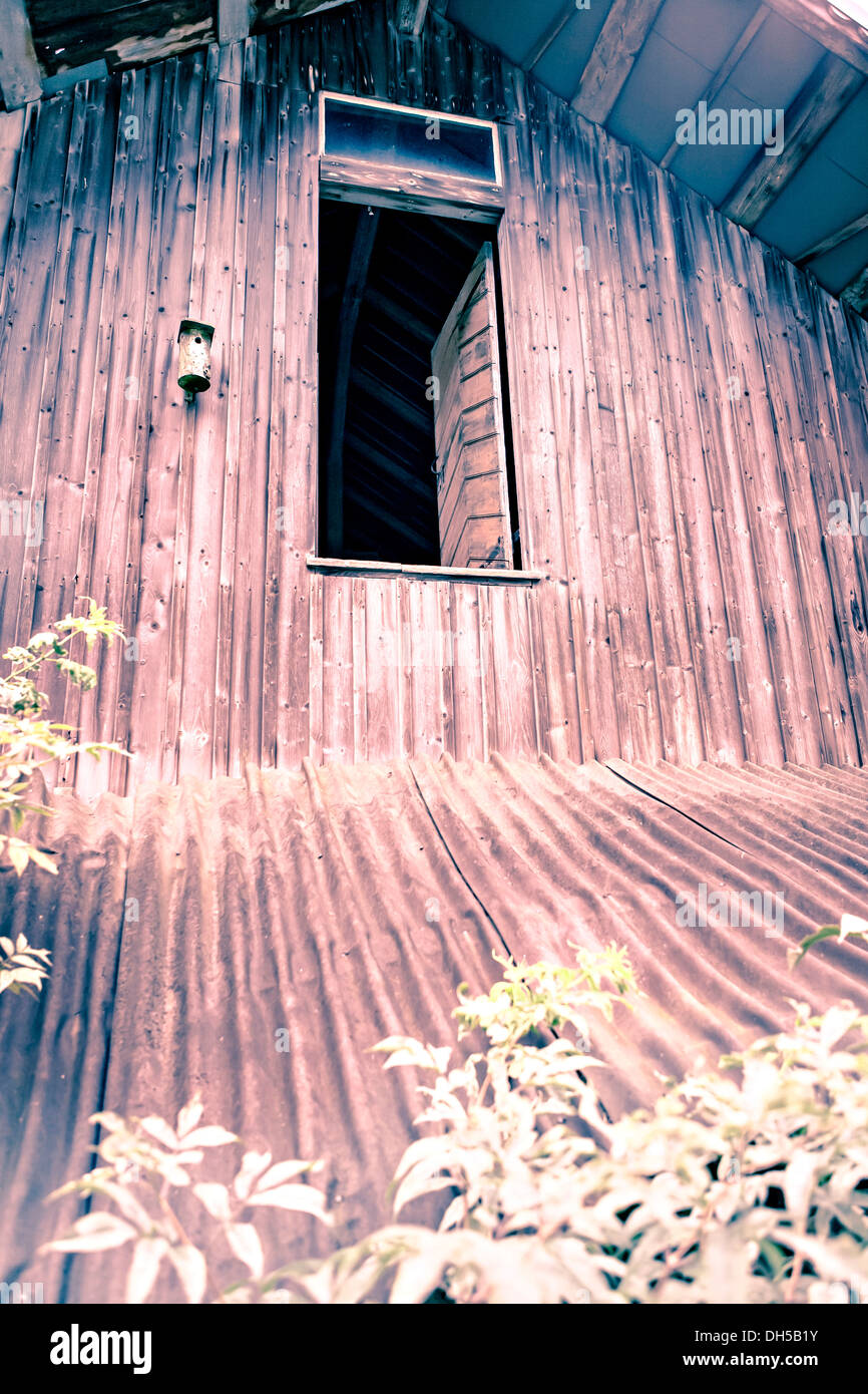 Vieux bâtiment délabré Banque D'Images