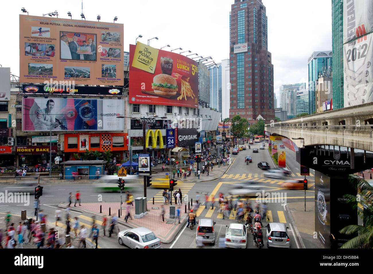 Scène de rue, Jalan Sultan Ismail, Kuala Lumpur, Malaisie Banque D'Images