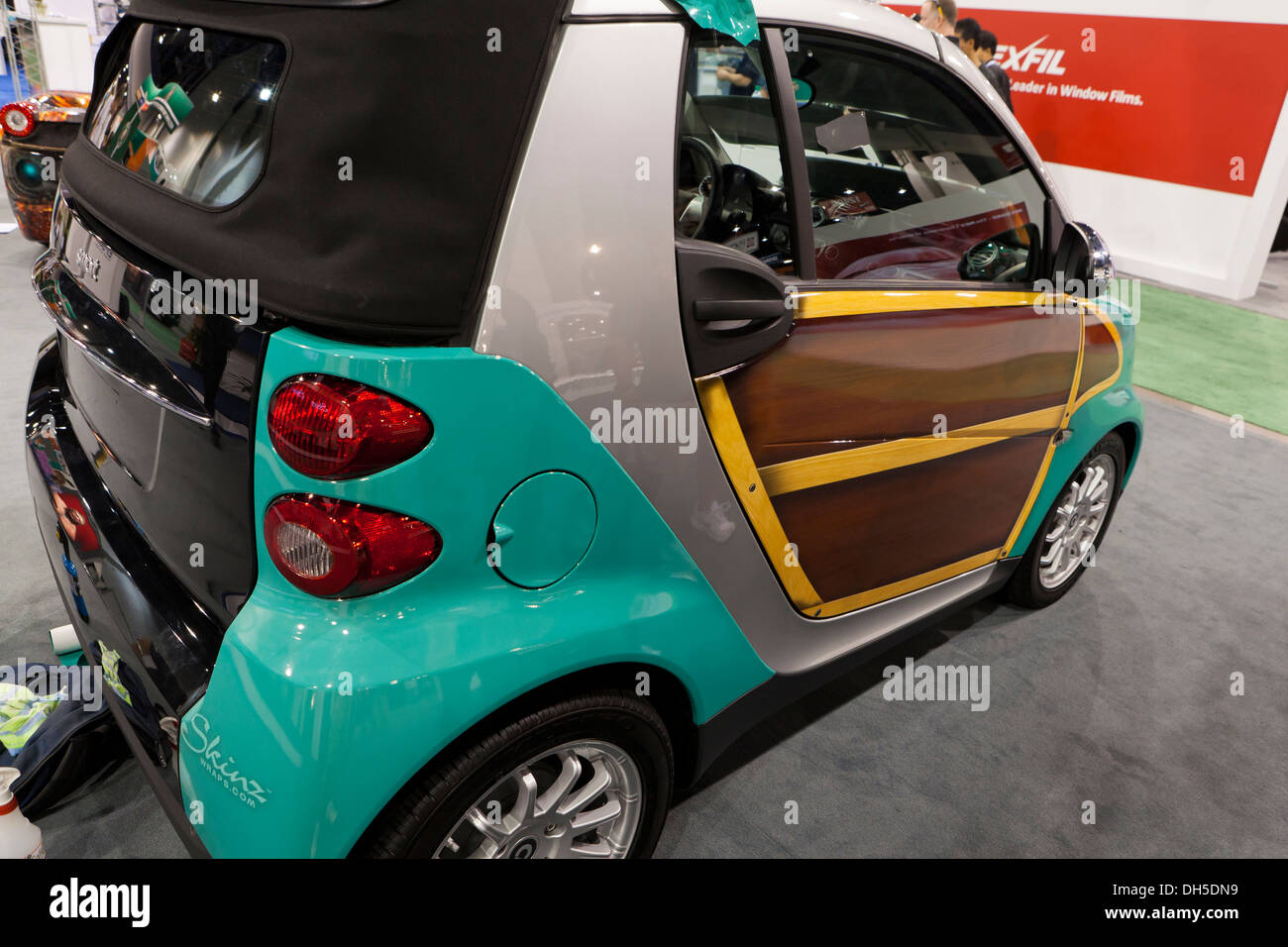 Emballage sur le SmartCar voiture vinyle Banque D'Images
