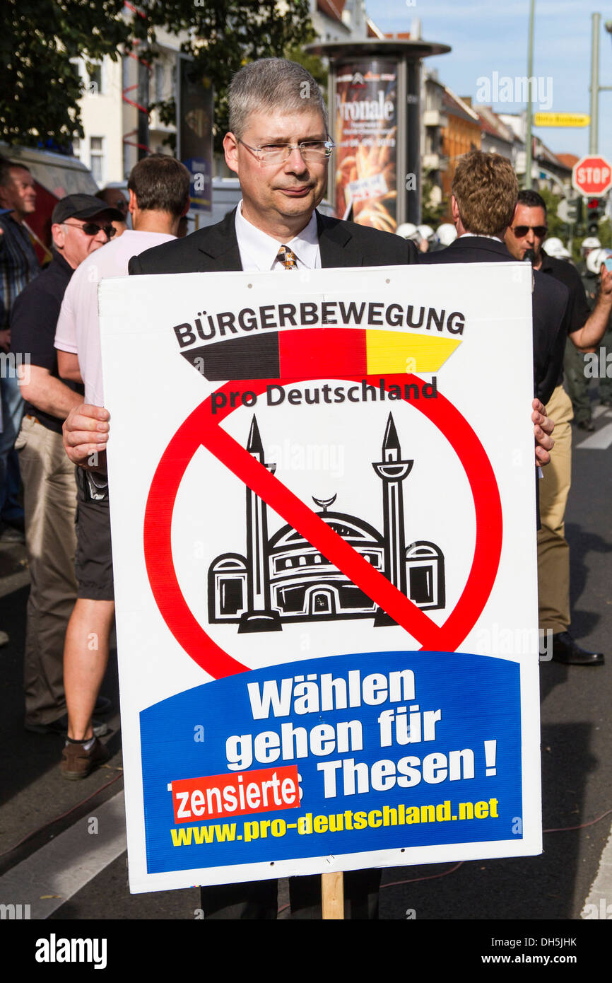 Manfred Rouhs, président de 'Pro-Deutschland', Pro-Germany, rassemblement, manifestations, vigile de la populiste de droite "parti des Pro-Germany Banque D'Images