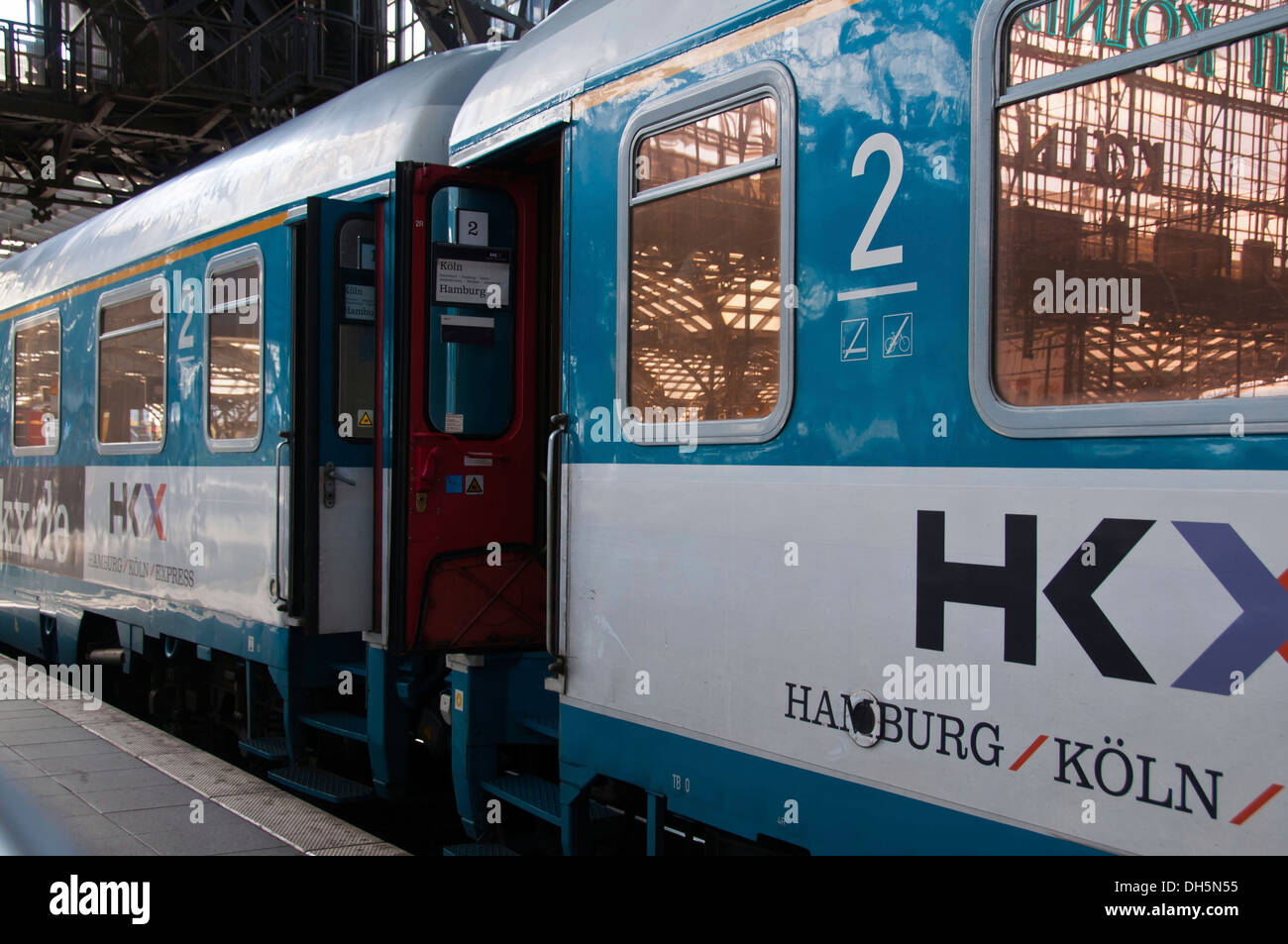 Hamburg-Koeln-Express, HKX, d''une salle de Berlin, libre accès à la société d'exploitation du train, de la gare centrale de Cologne Banque D'Images