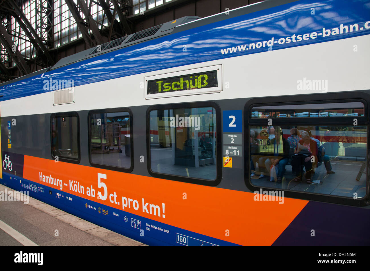 Hamburg-Koeln-Express, HKX, d''une salle de Berlin, libre accès à la société d'exploitation du train, de la gare centrale de Cologne Banque D'Images