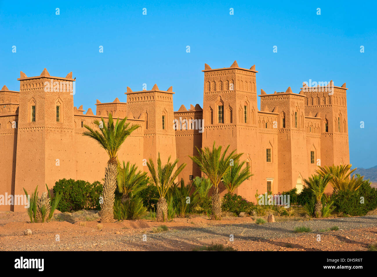 Kasbah avec de nombreuses décorations ornementales, forteresse de brique de boue du peuple Berbère, Tighremt, Ouarzazate, sud du Maroc Banque D'Images
