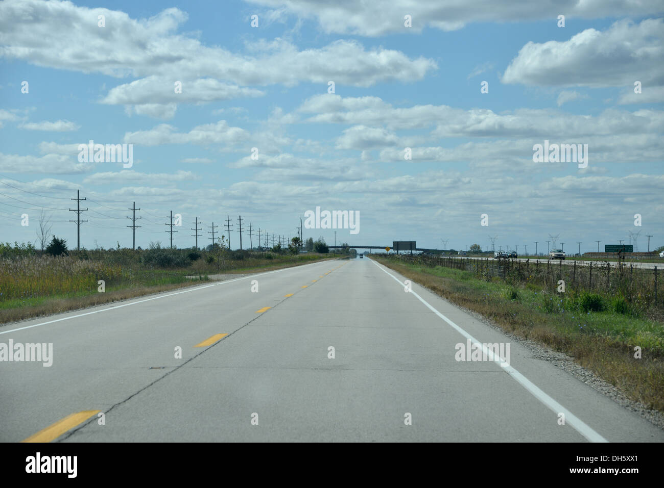 Vieille de deux voies la route 66 longe la nouvelle autoroute de multiples dans le Missouri Banque D'Images