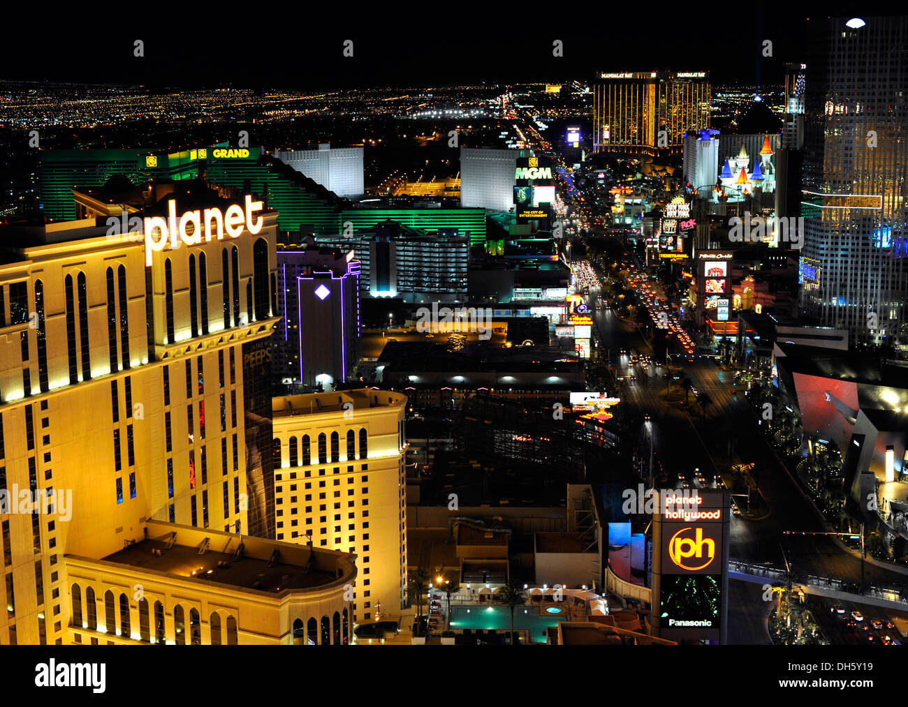 Scène de nuit, le Strip, le Planet Hollywood hôtel de luxe, le MGM Grand, New York, Mandalay Bay, Excalibur, Vegas, Nevada Banque D'Images