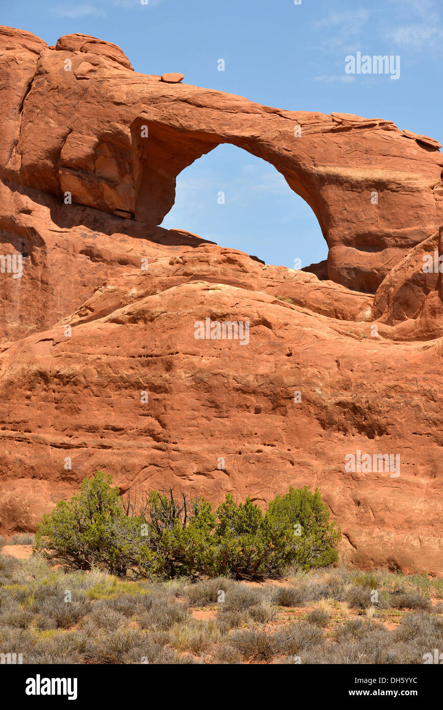 Skyline Arch Rock formation, Devil's Garden Section, Section Windows, Arches National Park, Moab, Utah, États-Unis d'Amérique Banque D'Images