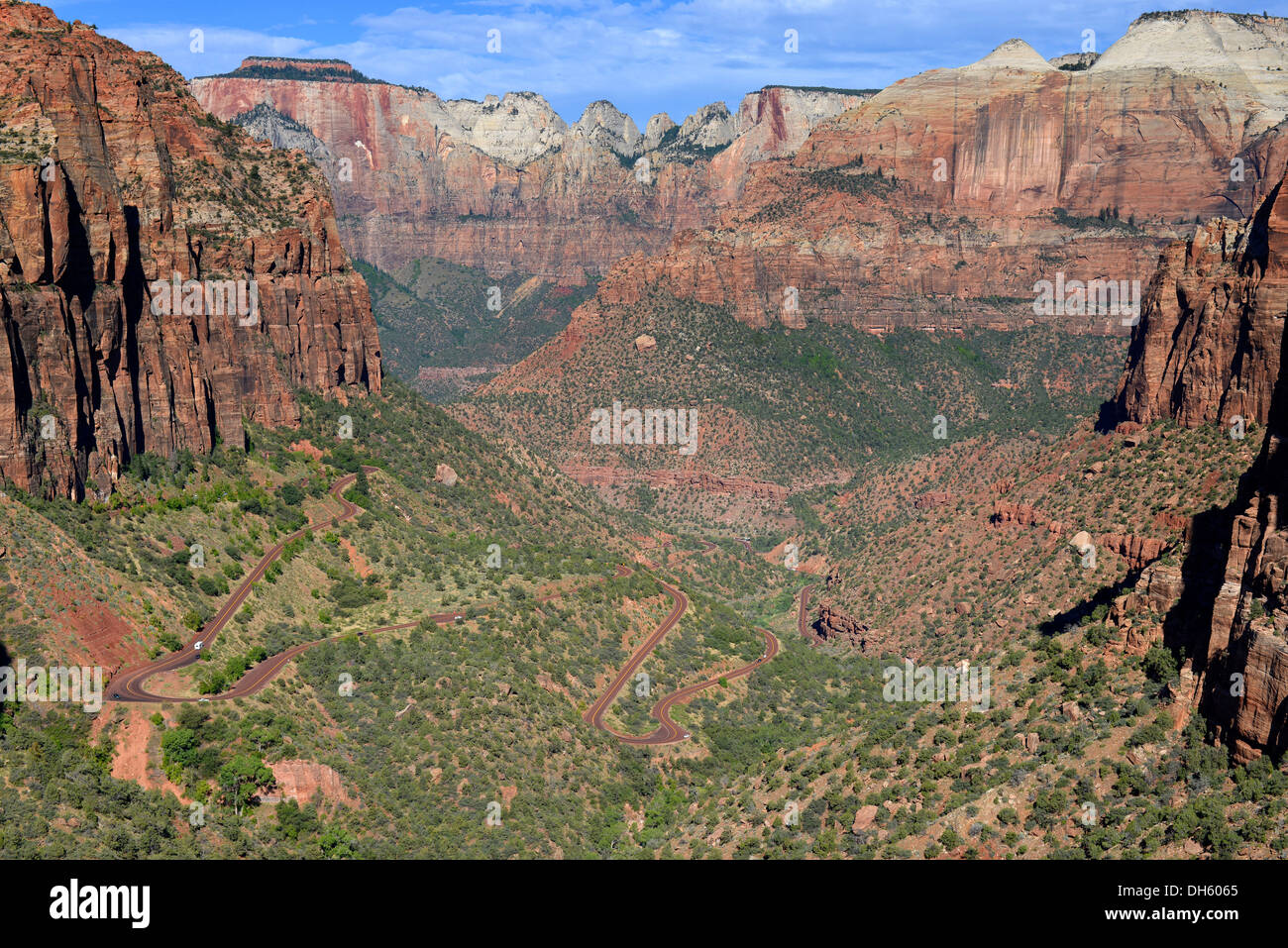 Red Road Zion Park Boulevard - Mont Carmel U.S. Route 9 au Canyon Overlook lookout point, de sentier avec les tours de Banque D'Images