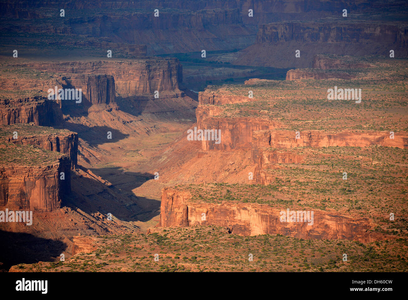 Vue aérienne, Moïse et Zeus rock formation, Taylor Canyon, Island in the Sky, District Canyonlands National Park, Utah Banque D'Images