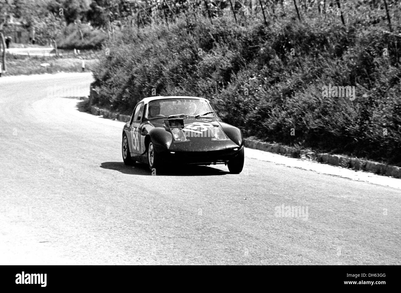 Wheeler-Martin Jack Davidson's Austin Healey Sprite à la Targa Florio, en Sicile 5 mai 1968. Banque D'Images