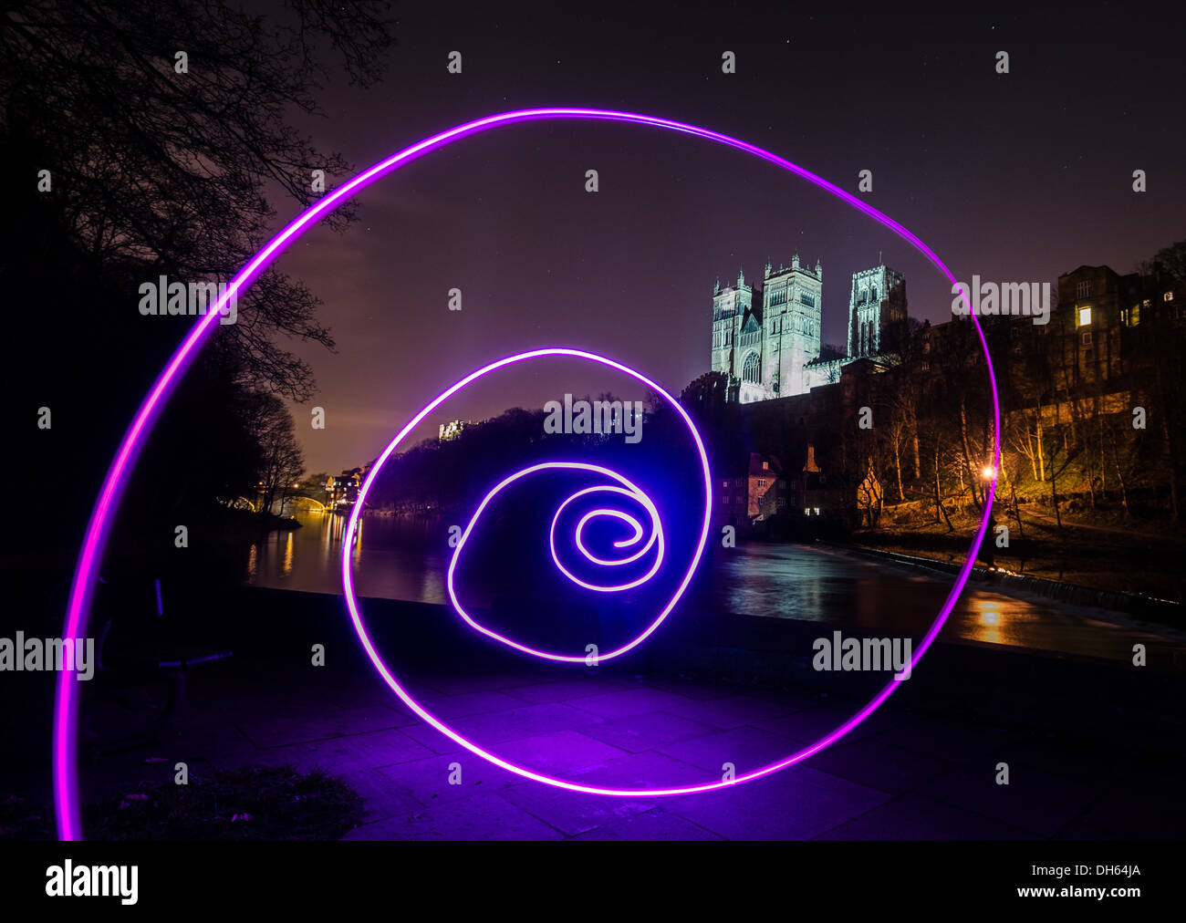 Cathédrale de Durham et le château et light painting Banque D'Images