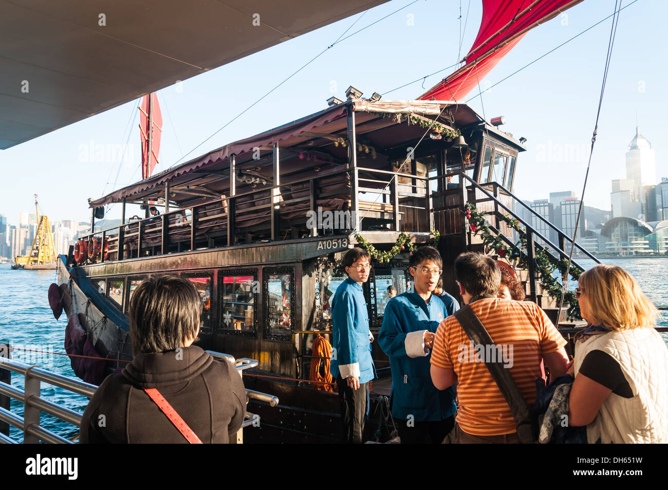 Bord d'un bateau jonque traditionnelle à Hong Kong. Banque D'Images