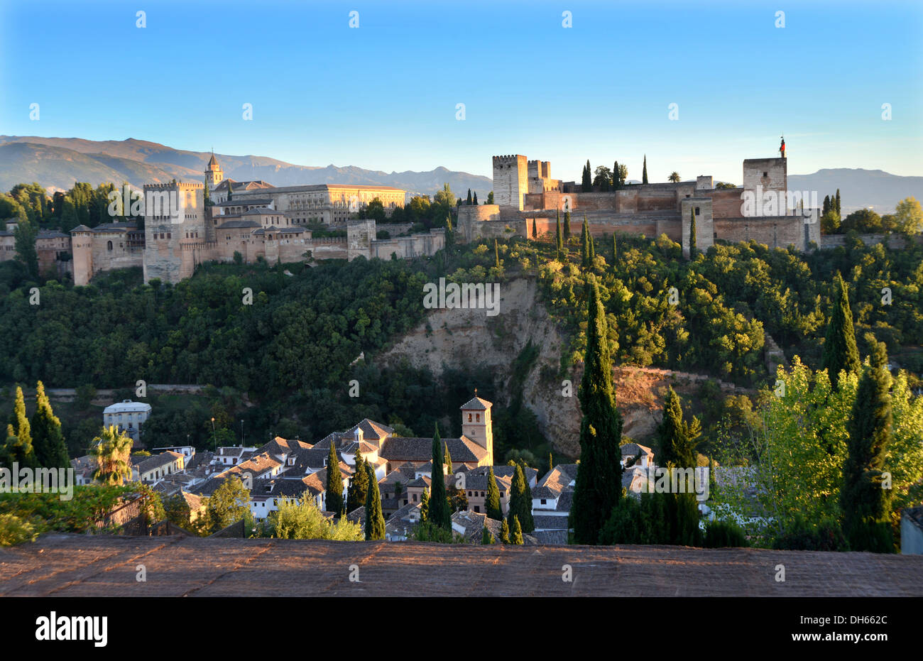 Grenade Espagne - Le palais de l'Alhambra strking vu dans la belle lumière du soir Banque D'Images