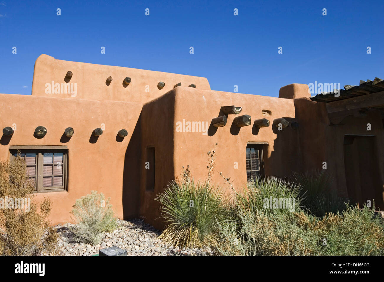 Centre des visiteurs de sable blanc, l'architecture de Adobe-Pueblo, White Sands National Monument, New Mexico, USA, Amérique du Nord Banque D'Images