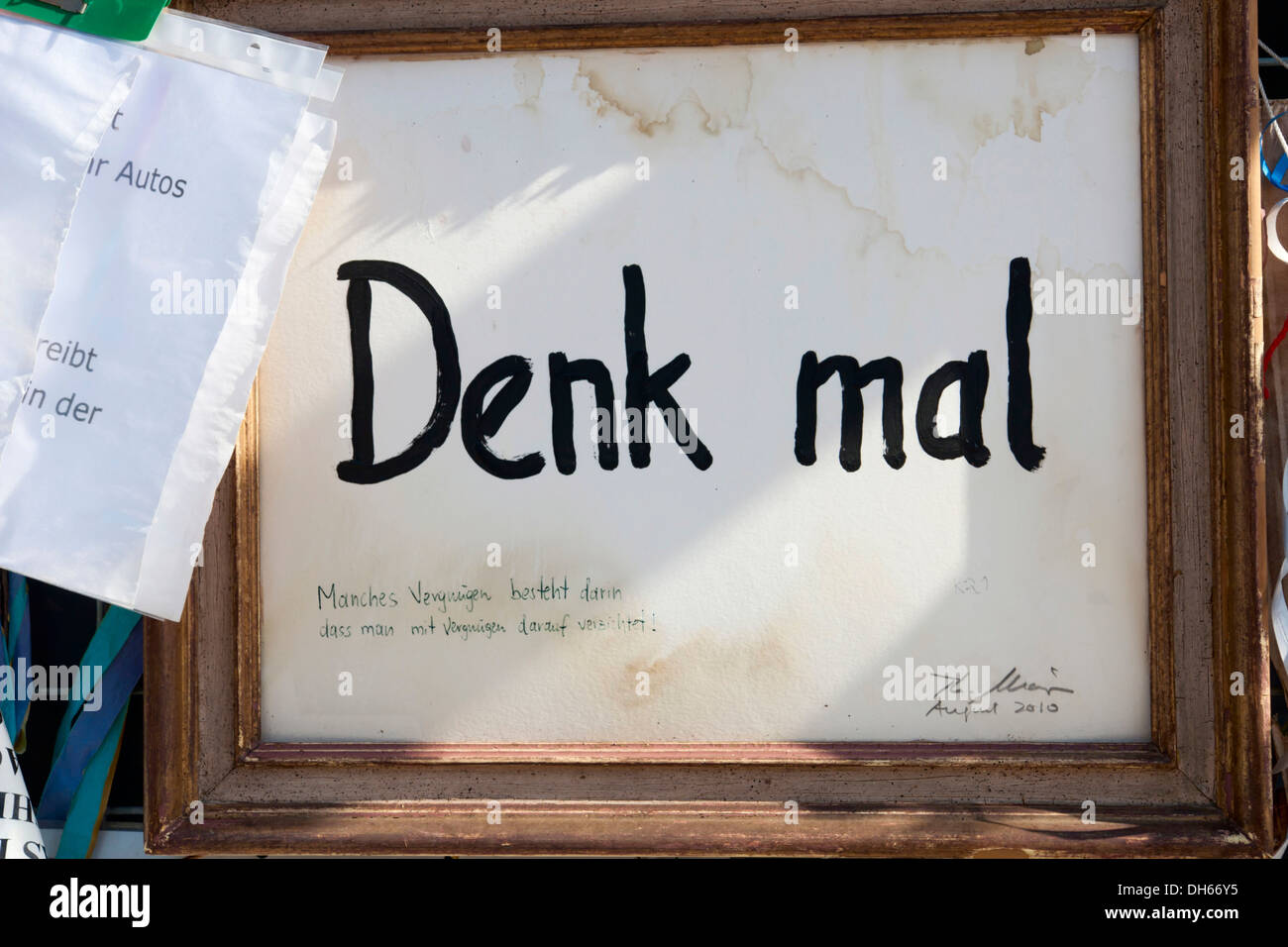 La construction du projet Stuttgart 21, denk mal, l'Allemagne pour 'penser', jeu de mot sur le mot denkmal, allemand Pour 'Memorial', sur la Banque D'Images