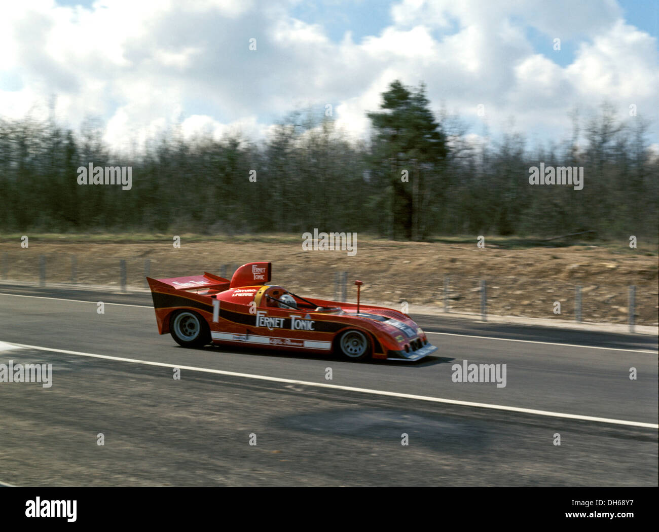 Jean-Pierre Jarier-Arturo la Merzario Alfa Romeo T33 la victoire à la course de 500kms de Dijon, France 1977. Banque D'Images