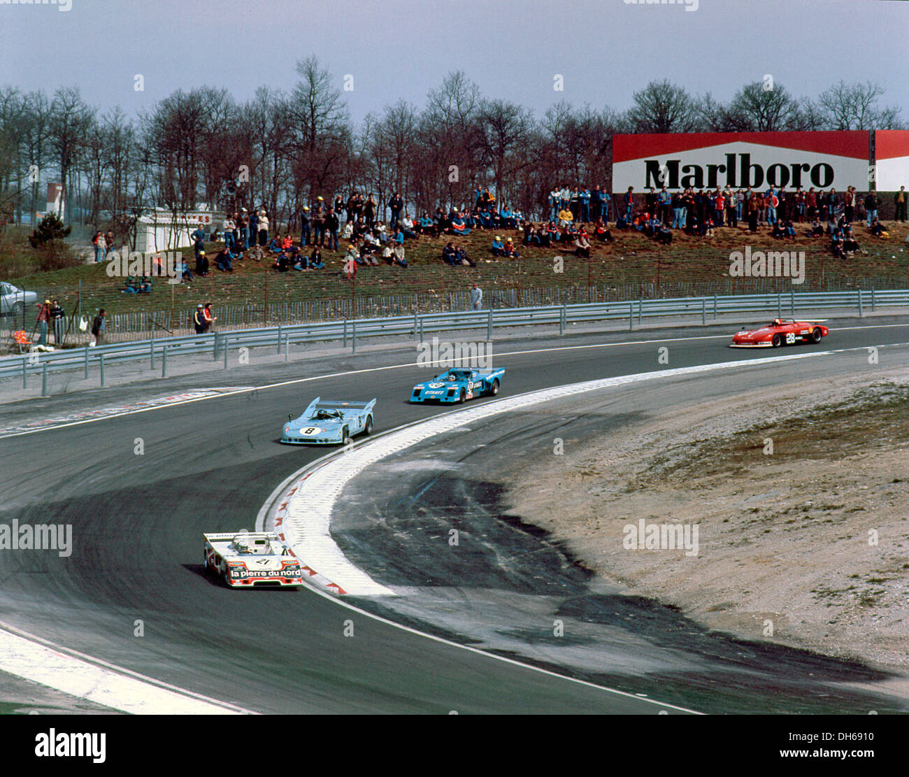 No8 Brett-Skeeter la Porsche 908-3 McKitterick, No21 Bos-Fred Pignard-Jean-Louis Michel Stalder's Chevron B21-23 Ford.France 1977 Banque D'Images