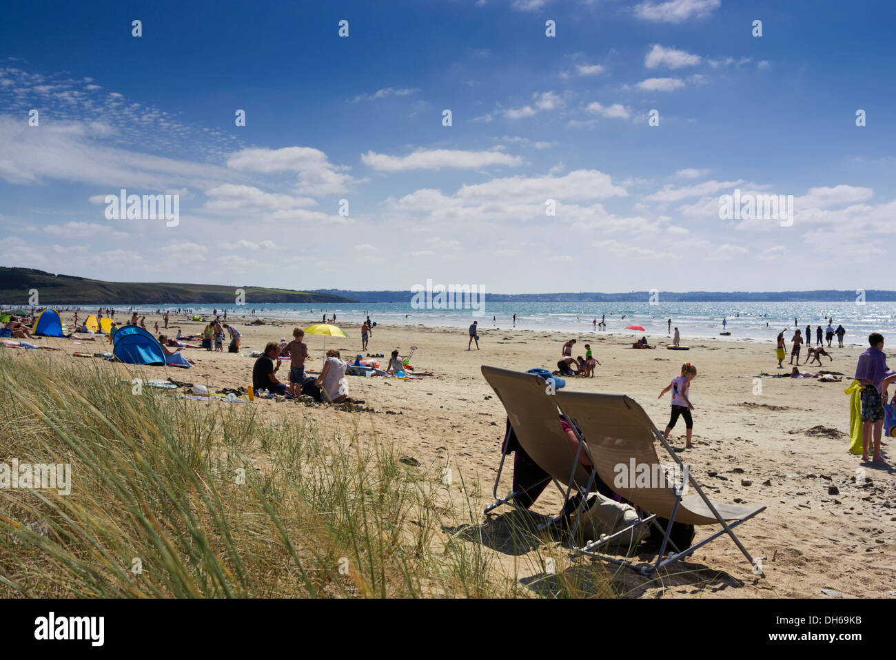 Les baigneurs sur la plage de l'Atlantique du Finistère, Bretagne, France, Europe, publicground Banque D'Images